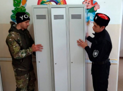 Шкафы, кровати, тумбочки ширмы: почти тысяча предметов мебели доставлена в шахтинскую детскую горбольницу