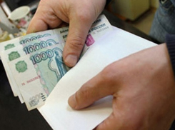 Судебного пристава в Шахтах поймали на взятке в 75 000 рублей