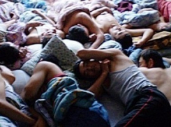 Шахтинца оштрафовали на 100 000 рублей за регистрацию в своем доме гастербайтеров