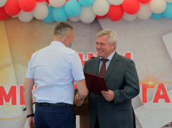 Шахтинские металлурги принимали поздравления от главы региона