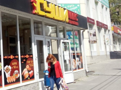 Увеличилось число госпитализированных после отравления роллами в Шахтах