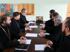 Шахтинские священнослужители решили оказывать беженцам помощь духовную