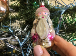 История игрушки: от ювелирного украшения до портрета члена Политбюро