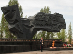 На текущий ремонт четырех мемориалов в Шахтах выделят 300 тысяч рублей