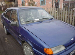 В Шахтах угнали синий ВАЗ-2115 с помятым крылом и багажником
