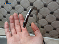 Почти на сутки воду отключат по 10 шахтинским улицам и районам