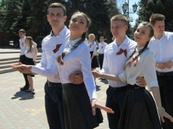 В поселке Каменоломни, под Шахтами, станцевали Вальс Победы