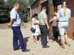 Они не будут спать спокойно: в Шахтах прошел очередной рейд по налоговым уклонистам