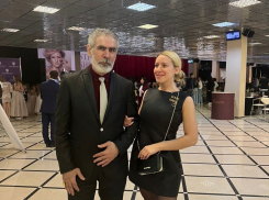 Путевку в Дубай благодаря победе в конкурсе красоты в Москве выиграл пенсионер из Шахт