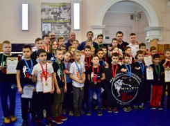 Новогодний подарок городу: 46 медалей завоевали шахтинские кикбоксеры 