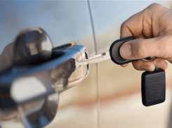 Во время свидания мужчина угнал автомобиль своей избранницы 