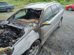 «Ситроен» в переулке Якутском в Шахтах согрел в результате поджога