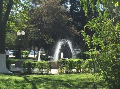 В Шахтах заработал фонтан Шишка