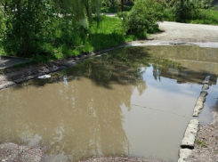 Шахтинцы сфотографировали искусственные водоемы в дворах и выложили в соцсети