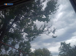 Сотрудники МЧС предупреждают шахтинцев о грозовых ливнях и шквалистом ветре