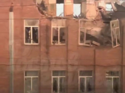 После атаки БПЛА загорелось здание на ж/д вокзале под Шахтами 