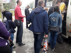 Пассажиры не могут уехать с остановки «Машиносчетная»