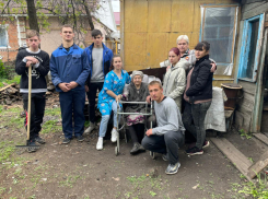 Навели порядок и поздравили с праздником: студенты профессионального училища оказали помощь шахтинским ветеранам