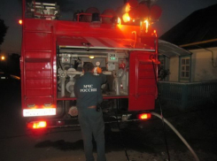 Под Шахтами, в Каменоломнях, ночью сгорел частный дом