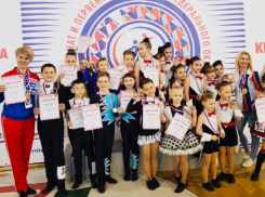 Жаркая весна: шахтинские рок-н-рольщики в битве на танцполе завоевали девять медалей 