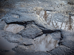 Шахтинская прокуратура обязала администрацию сделать в городе дороги