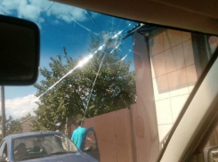 Прострелили лобовое стекло за парковку на чужом месте в Каменоломнях