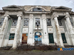 Выпускники школы №30 в Шахтах борются за сохранение культурного наследия, которое разрушается на глазах