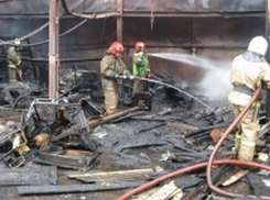 В Шахтах сгорела автомастерская