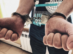 19-летний шахтинец ударил на улице женщину и украл у нее сумку