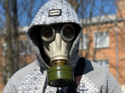Шахтинский магазин предлагает горожанам приобрести противогаз и дарит рулон туалетной бумаги за покупку