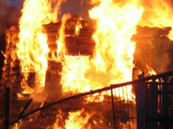 В Шахтах загорелся частный дом