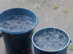 Жители микрорайонов Майский, Нежданная и Южный сегодня запасаются водой