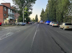 В Шахтах водитель отечественной легковушки въехал в иномарку, за рулем которой находился 17-летний парень