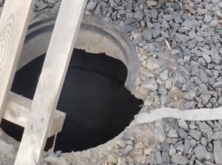 Открытые люки представляют опасность для жителей Шахт