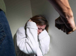 В Шахтах муж из ревности избил жену до смерти 