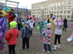 В Шахтах открыли новую детскую площадку