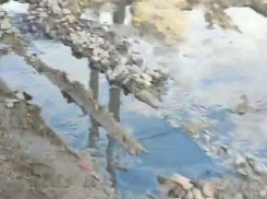 Жители поселка Воровского в Шахтах жалуются на затопление территории канализационными стоками