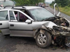 На трассе Шахты - Раздорская столкнулись «Опель» и «десятка» - два человека погибли