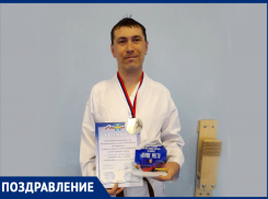 В Международных онлайн соревнованиях по пара-каратэ победили шахтинцы