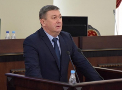 Шахтинскому сити-менеджеру вернули первого зама и расширили штат