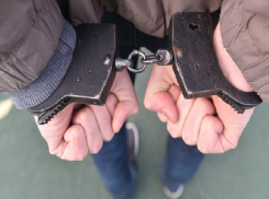 Трех преступников, находящихся в розыске, поймали на станции в Шахтах