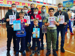 Шахтинские кикбоксеры привезли из Невинномысска восемь медалей разного достоинства