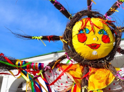 «Сегодня учим девочек выпекать блины»: началась сытная неделя