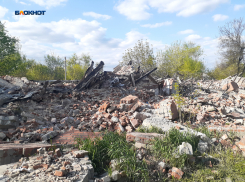 Угрожавшие жизням людей дома на Наклонной в Шахтах забыли снести сотрудники администрации