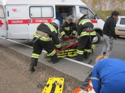 Семья, отец и две дочери, погибли в аварии недалеко от Шахт