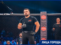 Он фоткается с Кадыровым и лично знаком с Хабибом: шахтинский тренер по боям без правил проведет мастер-класс в Санкт-Петербурге