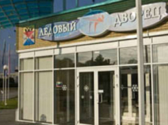 Шахтинских юных хоккеистов приютил новочеркасский каток