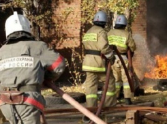 В Шахтах произошел пожар на улице Скворцова