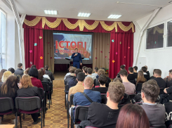 Шахтинским студентам рассказали о правилах безопасного поведения в интернете 