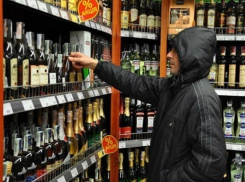 Шахтинский 9-классник пытался вынести из «Магнита» 6 бутылок элитного виски и красную икру